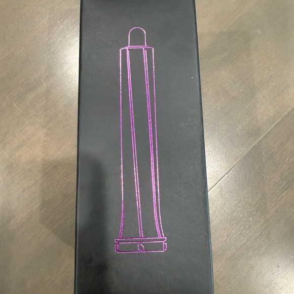 Dyson Other - Airwrap 30mm Long Barrel Attachment
Dyson NEW